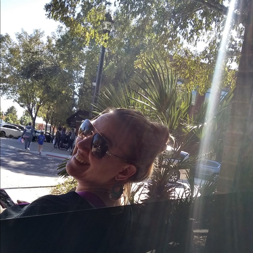 Meet your Posher, Amanda